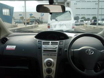 2005 Toyota Vitz Wallpapers