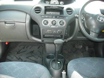 2005 Toyota Vitz Photos