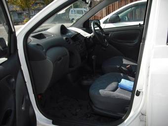 2005 Toyota Vitz Photos