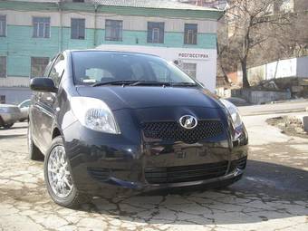 2005 Toyota Vitz Photos