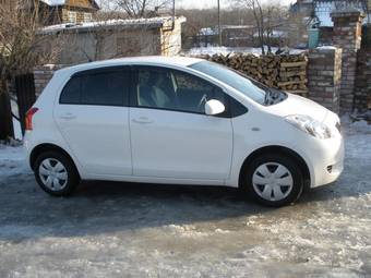 2005 Toyota Vitz Images