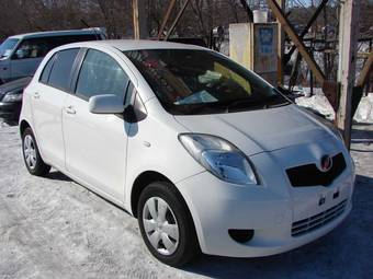 2005 Toyota Vitz Photos