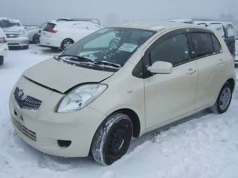 2005 Toyota Vitz Photos