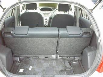 2005 Toyota Vitz Images