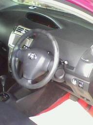 2005 Toyota Vitz Photos
