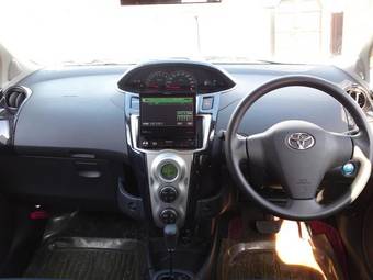 2005 Toyota Vitz Pictures
