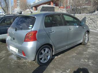 2005 Toyota Vitz Images