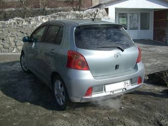 2005 Toyota Vitz Pics