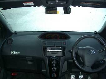 2005 Toyota Vitz Pictures
