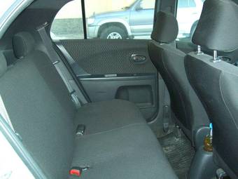 2005 Toyota Vitz Photos