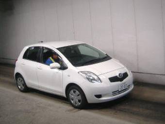 2005 Toyota Vitz Pics