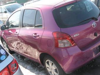 2005 Toyota Vitz Pics