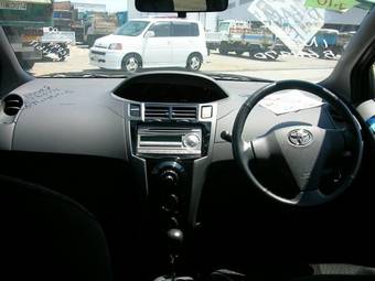 2005 Toyota Vitz Pictures