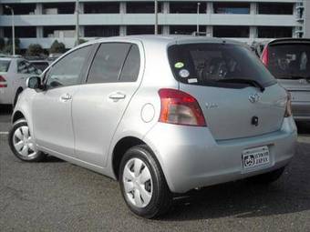 2005 Toyota Vitz Images