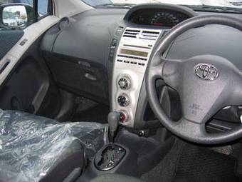 2005 Toyota Vitz Pictures