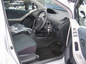2005 Toyota Vitz Pictures