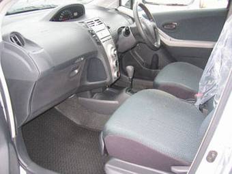 2005 Toyota Vitz Photos