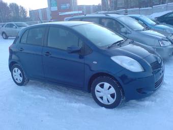 2005 Toyota Vitz Photos