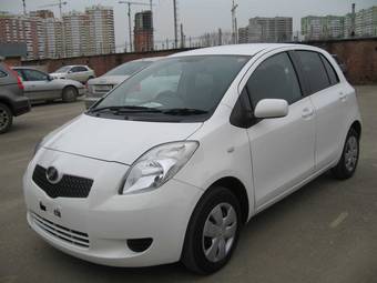 2005 Toyota Vitz Photos