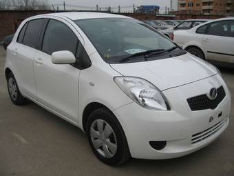2005 Toyota Vitz Pictures