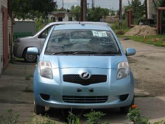 2005 Toyota Vitz Pictures