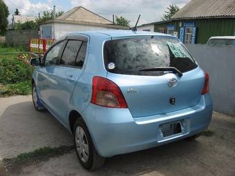 2005 Toyota Vitz Photos
