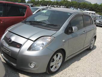 2005 Toyota Vitz Photos