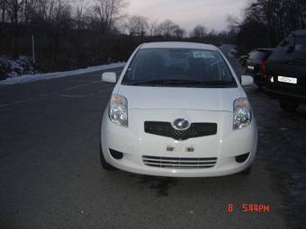 2005 Toyota Vitz Photos