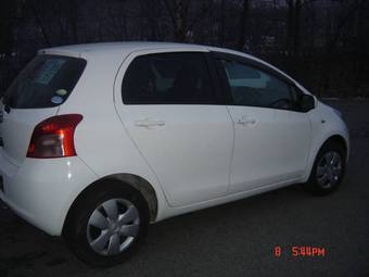 2005 Toyota Vitz Photos