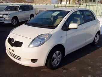 2005 Toyota Vitz Photos