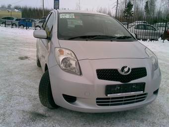 2005 Toyota Vitz Pictures