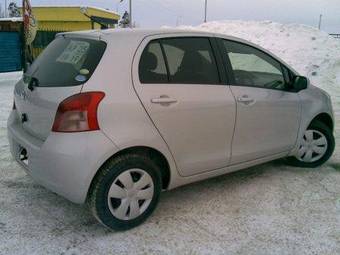 2005 Toyota Vitz Photos