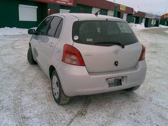 2005 Toyota Vitz Photos