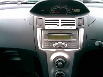2005 Toyota Vitz Pictures