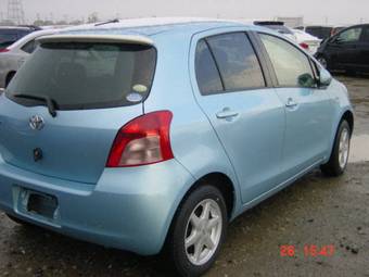 2005 Toyota Vitz Photos