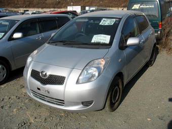 2005 Toyota Vitz Photos