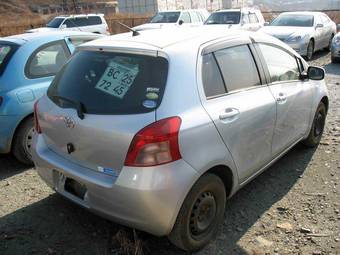 2005 Toyota Vitz Photos