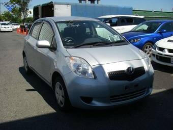 2005 Toyota Vitz Pictures