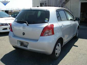 2005 Toyota Vitz Pictures