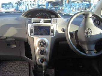 2005 Toyota Vitz Photos