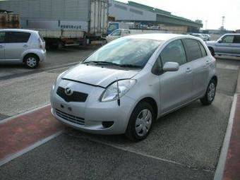 2005 Toyota Vitz Images