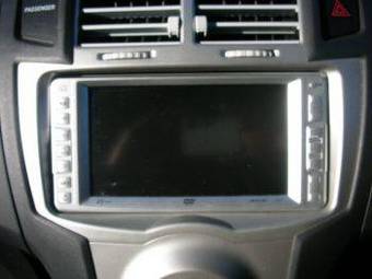 2005 Toyota Vitz Images