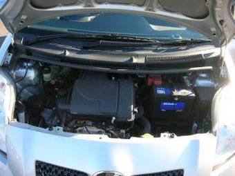 2005 Toyota Vitz Photos