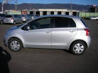 2005 Toyota Vitz Photos