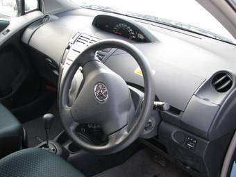 2005 Toyota Vitz Photos
