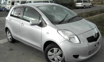 2005 Toyota Vitz Photos