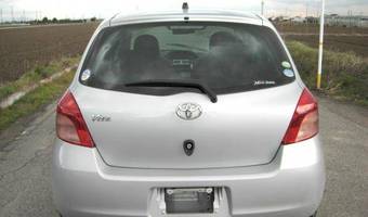 2005 Toyota Vitz Photos