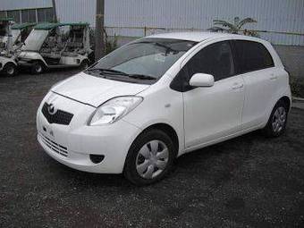 2005 Toyota Vitz Photos