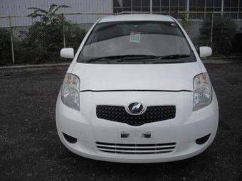 2005 Toyota Vitz Photos