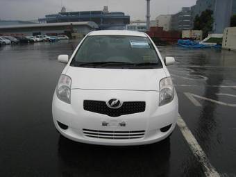 2005 Toyota Vitz Photos